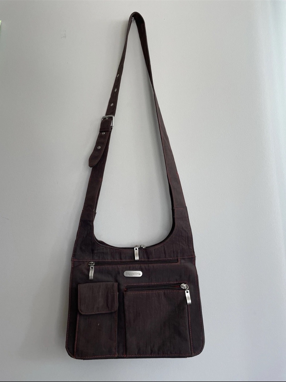 Y2K inspired Baggallini Rare color Brown with Red Stitching Crossbody Sling Cool